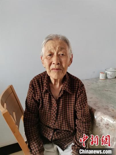 薩仁托婭拍攝的“草原母親”?！∷_仁托婭供圖