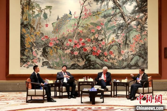 9月27日，尼山世界文明論壇在曲阜舉行，圖為該論壇的“高端訪談”活動?！×籂?攝