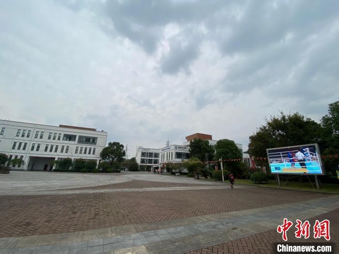 寧波市第二少年兒童業(yè)余體育學(xué)校?！×植?攝