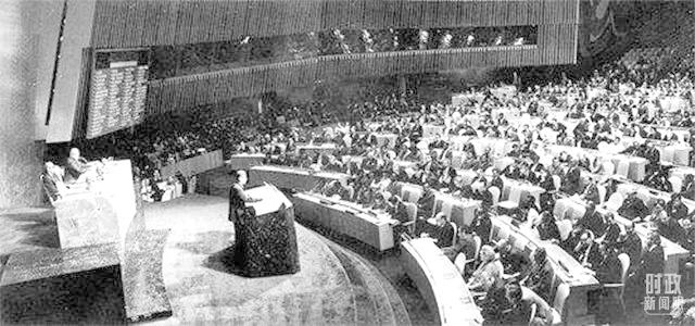 △1971年10月25日，第26屆聯(lián)合國(guó)大會(huì)現(xiàn)場(chǎng)。(資料圖)