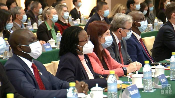 △紀(jì)念會(huì)議分會(huì)場(chǎng)的與會(huì)嘉賓。(總臺(tái)央視記者楊立峰拍攝)