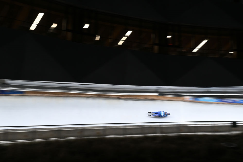 11月21日，美國(guó)選手馬茲德澤/泰爾迪曼在團(tuán)體接力比賽中。新華社記者陳益宸攝