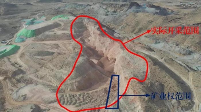 2021年12月11日，督察組使用無人機(jī)拍攝，銅鐵溝礦礦業(yè)權(quán)面積僅6.9畝，越界開采達(dá)182畝，超出26.4倍；實(shí)際開采深度達(dá)35米，遠(yuǎn)超采礦許可證允許開采深度要求
