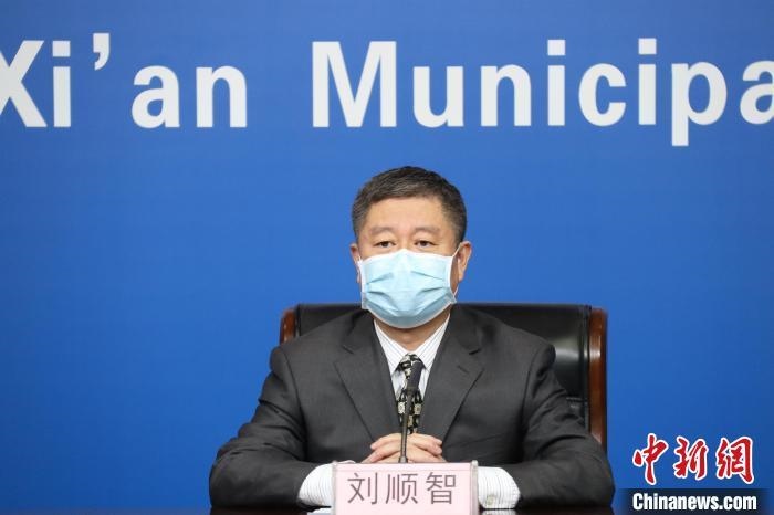 圖為西安市衛(wèi)生健康委主任劉順智6日在新聞發(fā)布會上?!∥靼彩姓﹫D 圖為西安市衛(wèi)生健康委主任劉順智6日在新聞發(fā)布會上?!∥靼彩姓﹫D