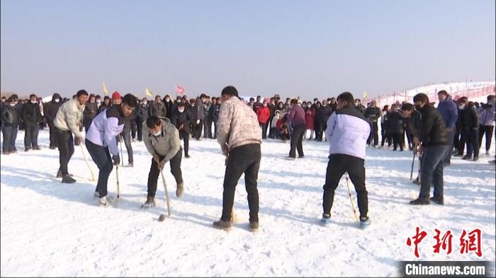 帕普孜球場(chǎng)，激烈角逐?！“统h融媒體中心供圖