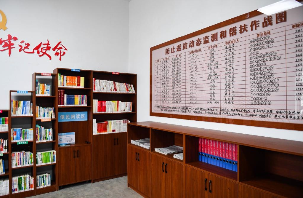 1月27日，段村村委會(huì)內(nèi)的防止返貧動(dòng)態(tài)監(jiān)測(cè)和幫扶作戰(zhàn)圖。新華社記者 柴婷 攝