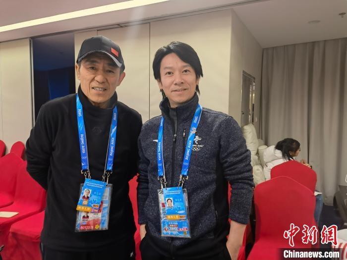 張文海與張藝謀的合影。　張文海 供圖