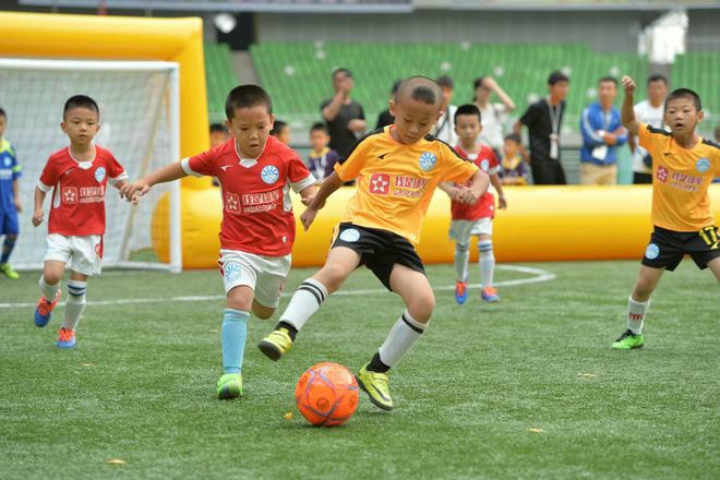 1621509107142483.jpg 4.2017全國幼兒足球交流大會在鄂爾多斯舉行(資料圖).jpg