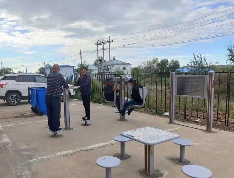 1631670946716626.jpg 小區(qū)新增健身器材.jpg