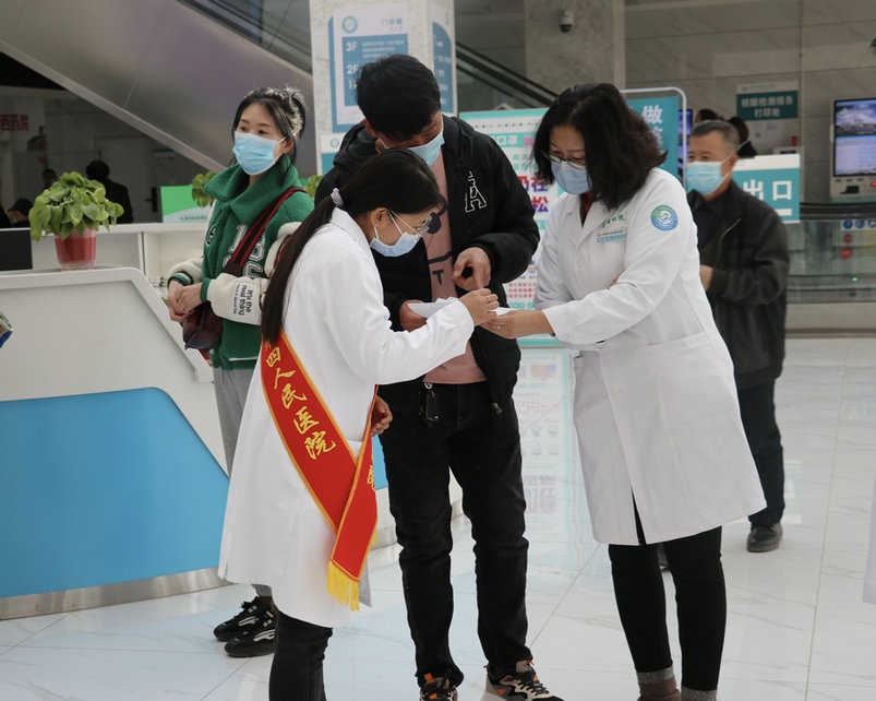 1701421394259868.jpg 6傳染病醫(yī)院志愿服務(wù).jpg