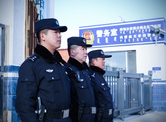 站好“護學崗”，守護“成長路”——南地公安持續(xù)開展護學行動214.png