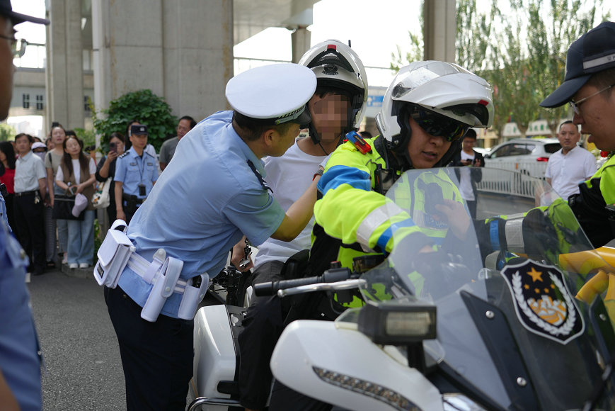 1749267021889466.jpg 護(hù)送1.jpg