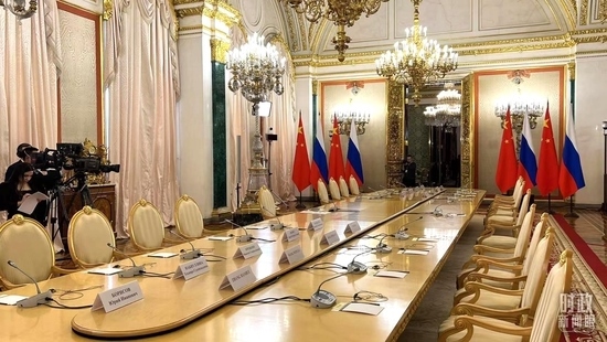 △習(xí)主席和普京總統(tǒng)舉行小范圍會(huì)談的會(huì)場(chǎng)。（總臺(tái)央視記者程鋮拍攝）