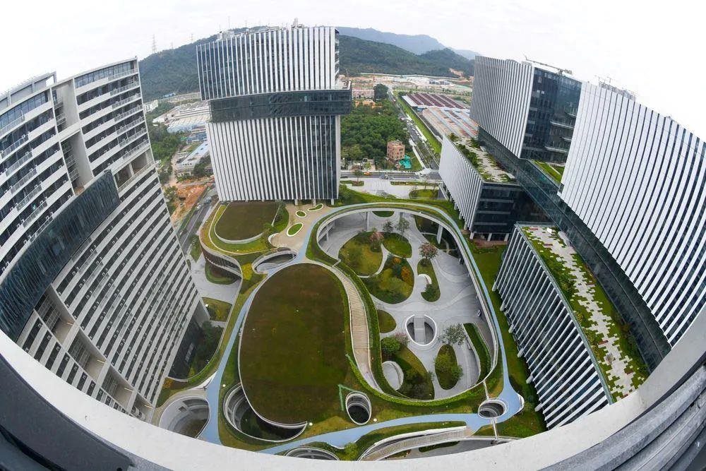 △位于深圳的光明科學(xué)城啟動(dòng)區(qū)。預(yù)計(jì)今年啟動(dòng)區(qū)的合成生物大科學(xué)裝置將部分投入使用。