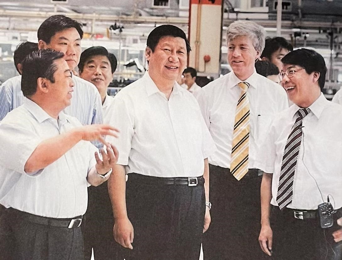 2007年7月，習(xí)近平調(diào)研上海大眾汽車有限公司。