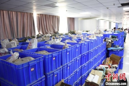 圖為待清理的骨骼標(biāo)本。王宇 攝