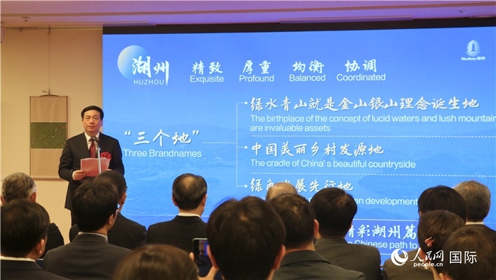 湖州市委書記陳浩介紹湖州市總體情況。（人民網(wǎng) 許可攝）