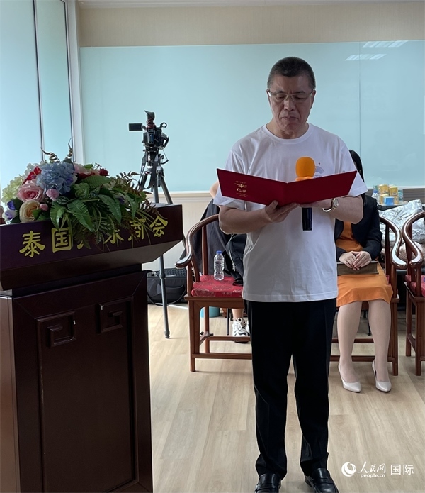 泰國(guó)浙江商會(huì)會(huì)長(zhǎng)祁曉云受泰國(guó)華僑華人和駐泰各級(jí)商會(huì)機(jī)構(gòu)委托發(fā)出倡議，華僑華人群體將積極助力亞運(yùn)會(huì)舉行。人民網(wǎng)記者 劉慧攝