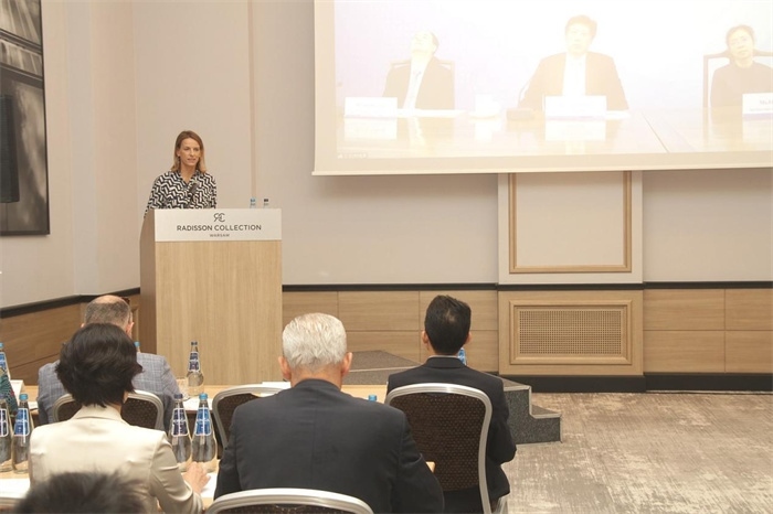 波蘭國家商會副主席卡羅麗娜致辭。