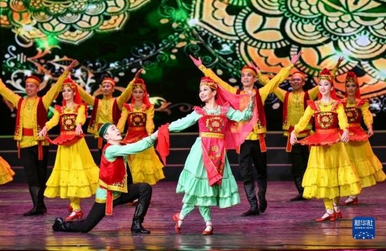 7月21日，哈薩克斯坦薩爾塔納國家舞蹈團(tuán)的演員在演出。