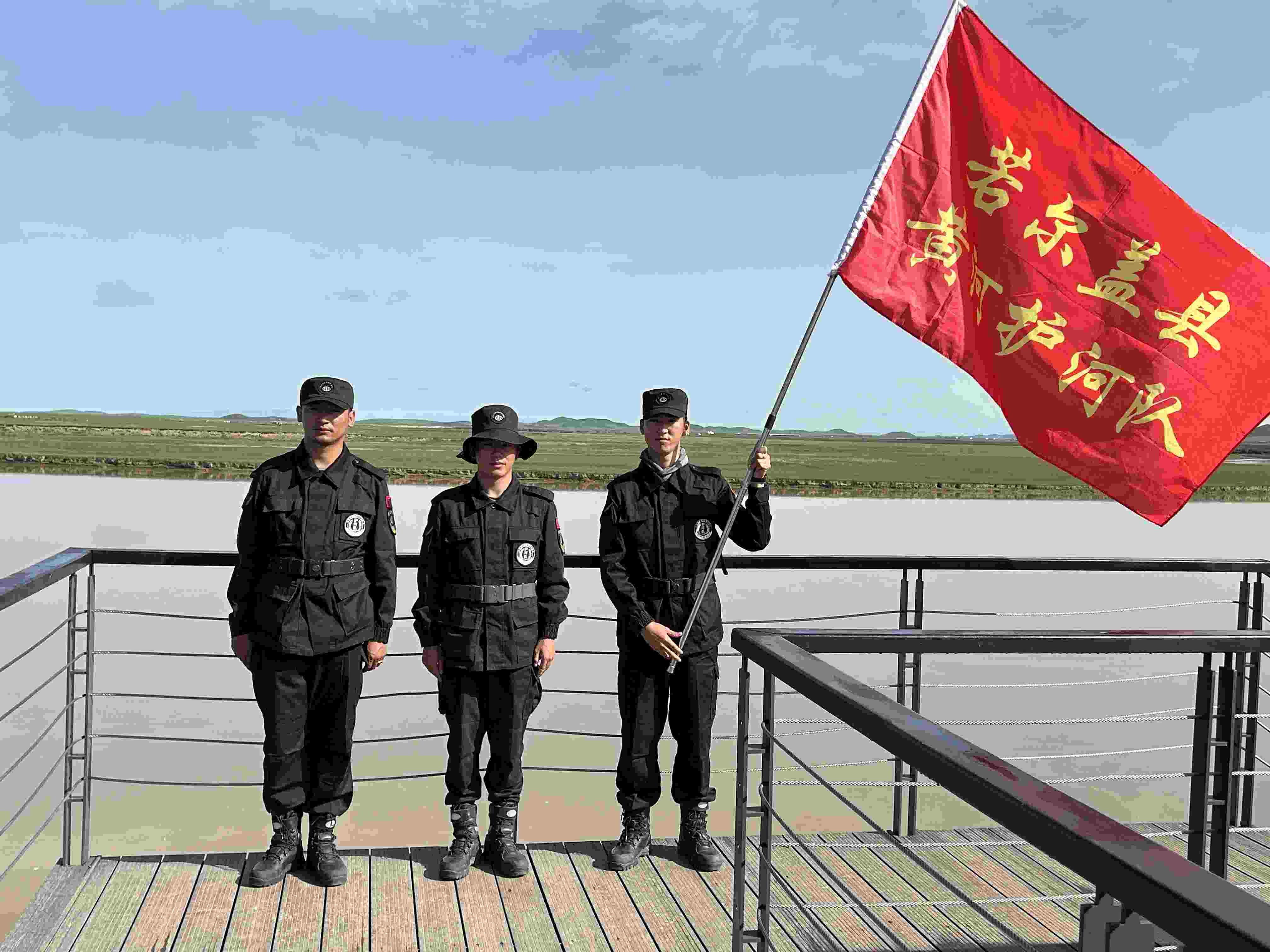 若爾蓋縣黃河護(hù)河隊。人民網(wǎng) 周靜圓攝