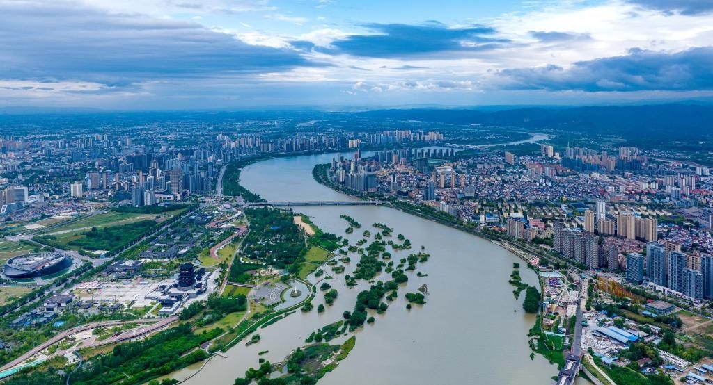 陜西省漢中市漢江兩岸景色。新華社發(fā)（李偉 攝）