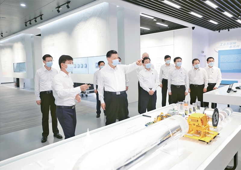 2023年7月5日至7日，中共中央總書(shū)記、國(guó)家主席、中央軍委主席習(xí)近平在江蘇考察。這是5日下午，習(xí)近平在蘇州工業(yè)園區(qū)考察。 新華社記者 鞠鵬/攝