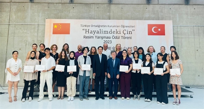 現(xiàn)場合影。