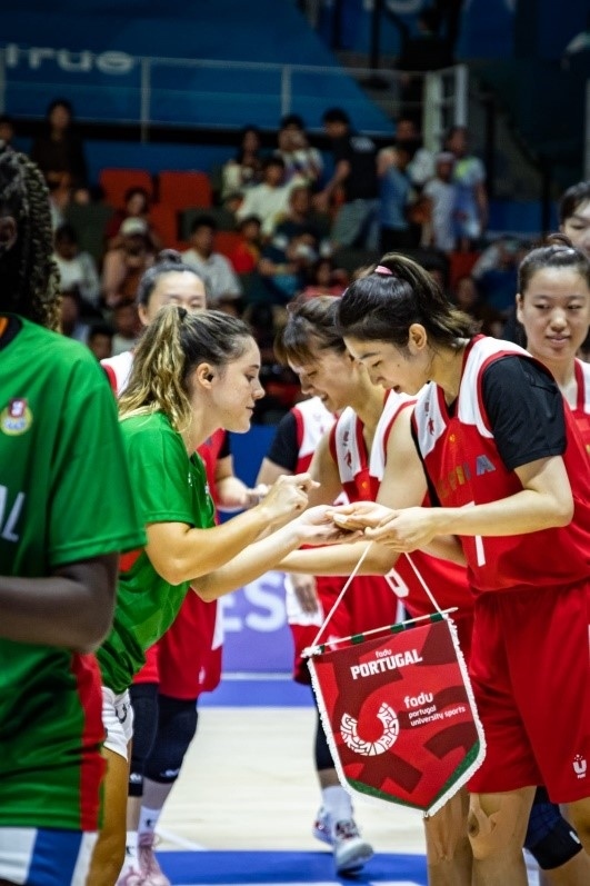 28日，成都大運會女籃項目葡萄牙隊對戰(zhàn)中國隊。 受訪者供圖