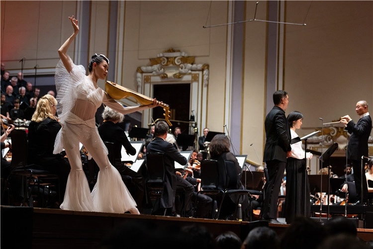 圖8月5日，2023愛丁堡國際藝術節(jié)開幕式音樂會《慈悲頌》的演出現(xiàn)場。藝術節(jié)組委會供圖