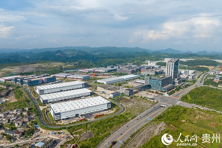 航拍貴陽綜保區(qū)。人民網(wǎng)記者 涂敏攝