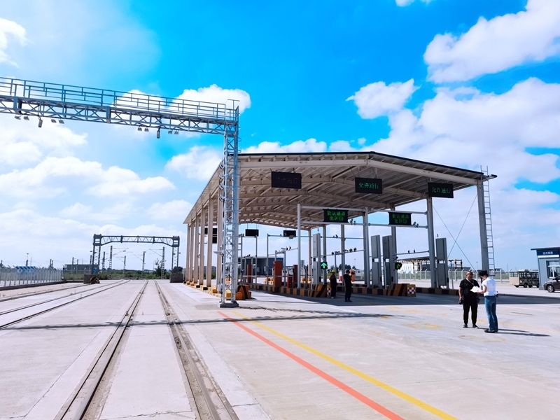 中歐班列（沈陽）集結(jié)中心貨運通道。人民網(wǎng)記者 栗翹楚攝