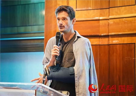 萊昂·麥卡倫分享張家界故事。人民網(wǎng) 郭錦標(biāo)攝