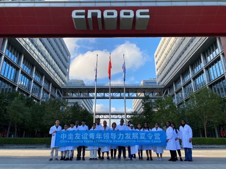 代表團(tuán)參觀未來科技城。中海油圭亞那有限公司供圖