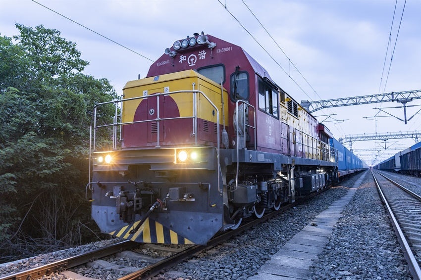 首趟中歐班列（成都）冷鏈專列到達(dá)成都國(guó)際鐵路港。青白江區(qū)委宣傳部供圖