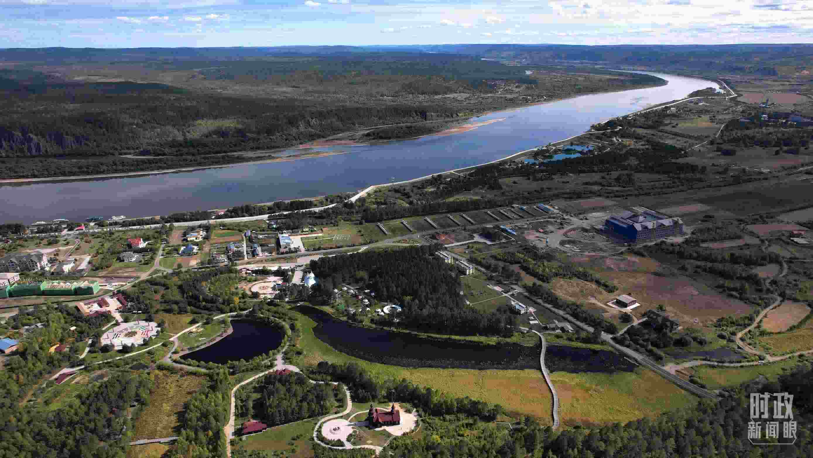 △北極村北邊是中俄界江黑龍江。（總臺國廣記者李晉拍攝）