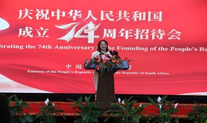 德利萊代表南政府向中國政府和人民致以誠摯祝賀。中國駐南非使館供圖