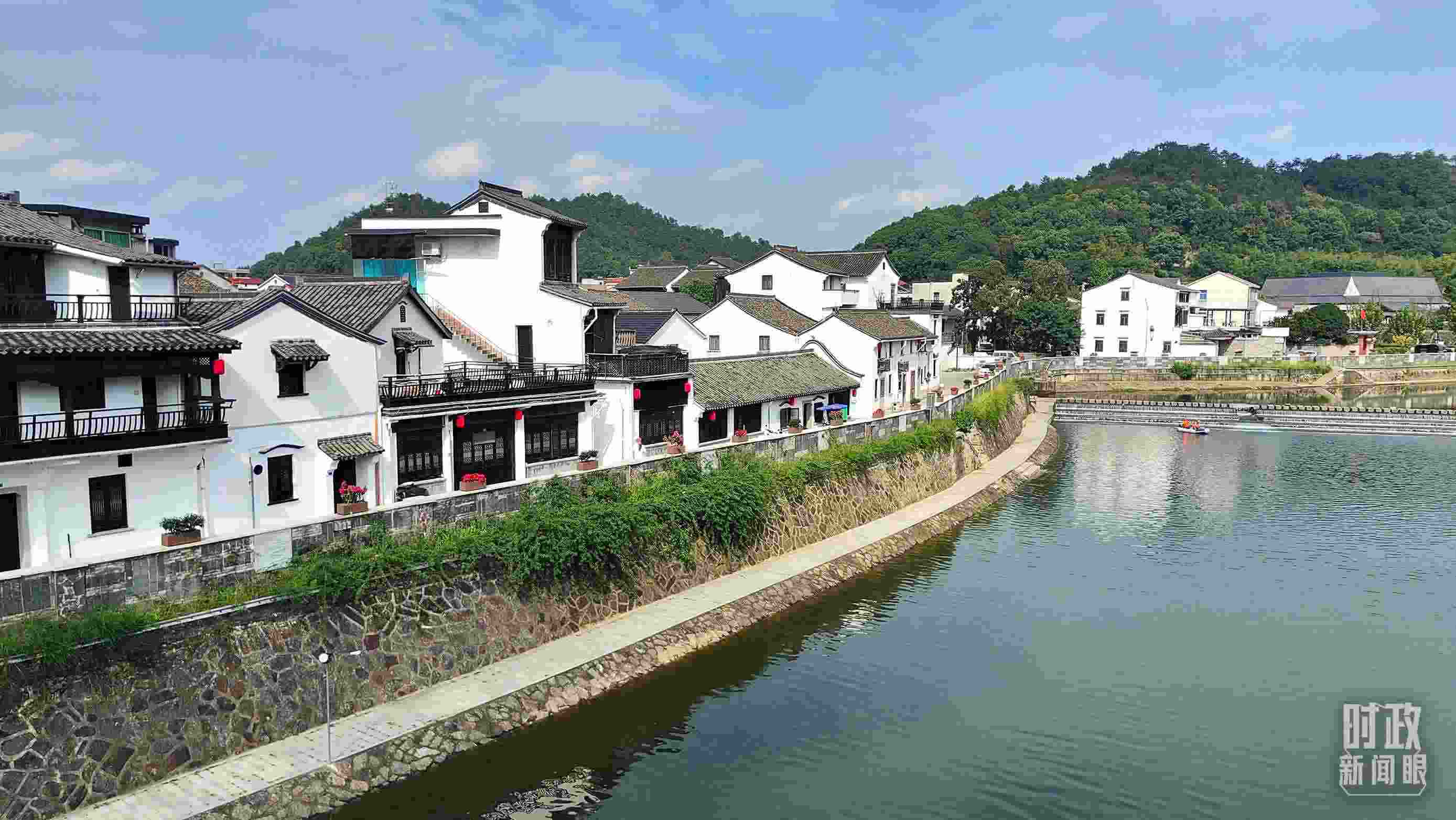 △“楓橋經(jīng)驗(yàn)”發(fā)源地諸暨市楓橋鎮(zhèn)。（總臺央視記者楊立峰拍攝）