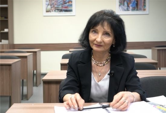 阿拉在白大孔院接受記者采訪。人民網(wǎng)記者 皇甫萬(wàn)里攝