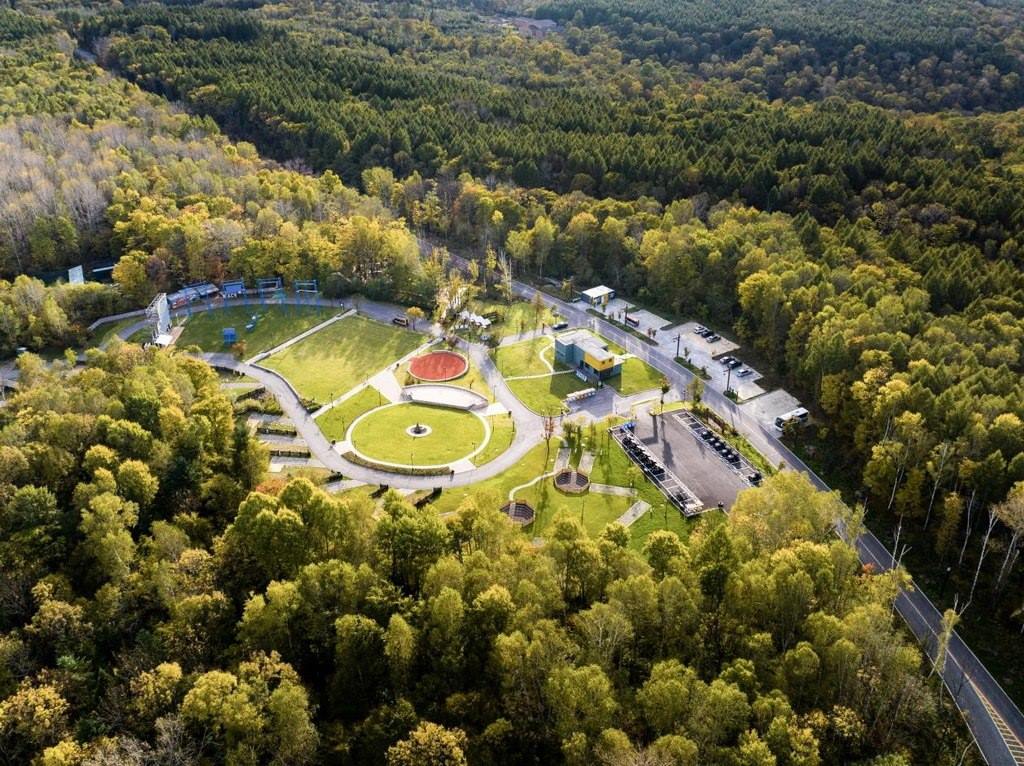 長白山華美勝地已實現(xiàn)“綠電”直供。嚴(yán)磊攝