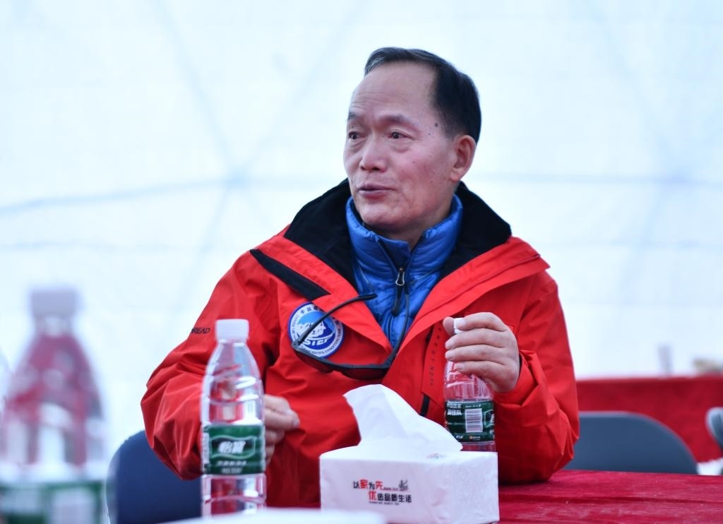 中國科學院院士、第二次青藏科考隊隊長姚檀棟在卓奧友峰登山大本營（9月29日攝）。新華社記者晉美多吉 攝