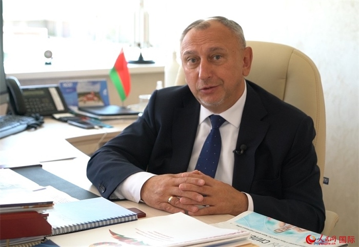 中白工業(yè)園管委會(huì)主任亞歷山大·亞羅申科接受人民網(wǎng)記者采訪。人民網(wǎng) 皇甫萬里攝