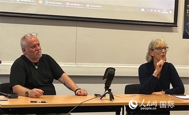 翻譯家韓斌、普華杰與師生交流 攝影 實(shí)習(xí)生王雪珊