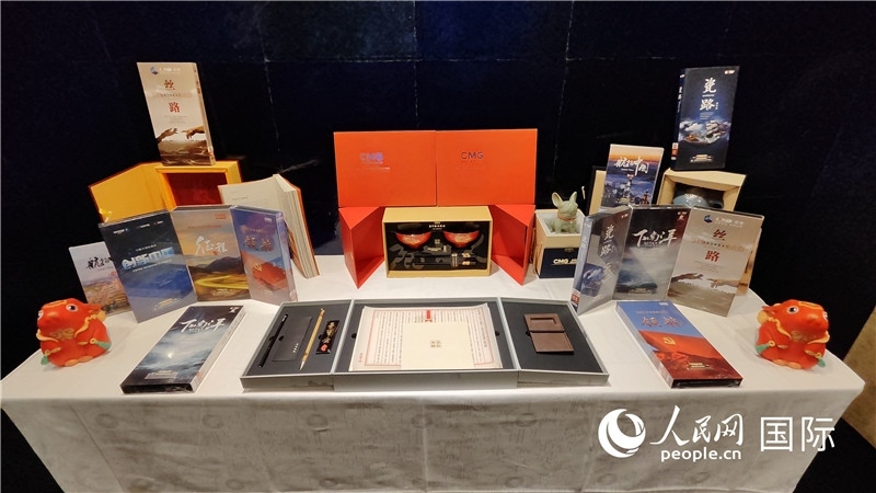 中央廣播電視總臺(tái)精品節(jié)目及文創(chuàng)產(chǎn)品展臺(tái)。人民網(wǎng) 蔣曉辰攝