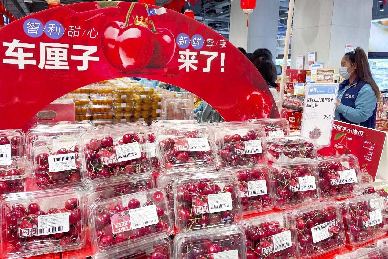 北京一家盒馬鮮生超市中智利車厘子售賣區(qū)。來源：視覺中國