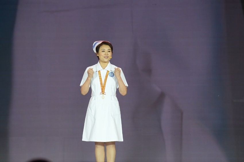 第49屆南丁格爾獎獲得者、四川大學(xué)華西醫(yī)院護理部主任蔣艷