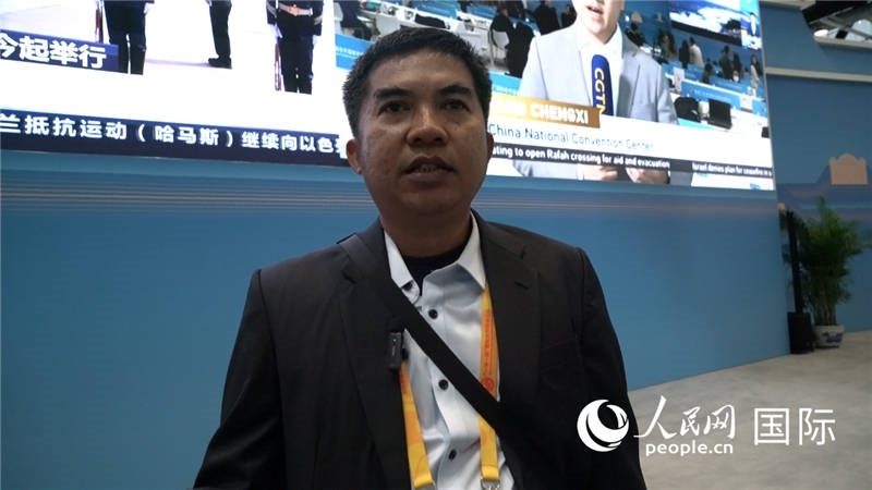 印尼《辛加朗綜合日?qǐng)?bào)》記者班邦·蘇利斯提奧（Bambang Sulistio）與記者交談。人民網(wǎng) 楊春燕攝