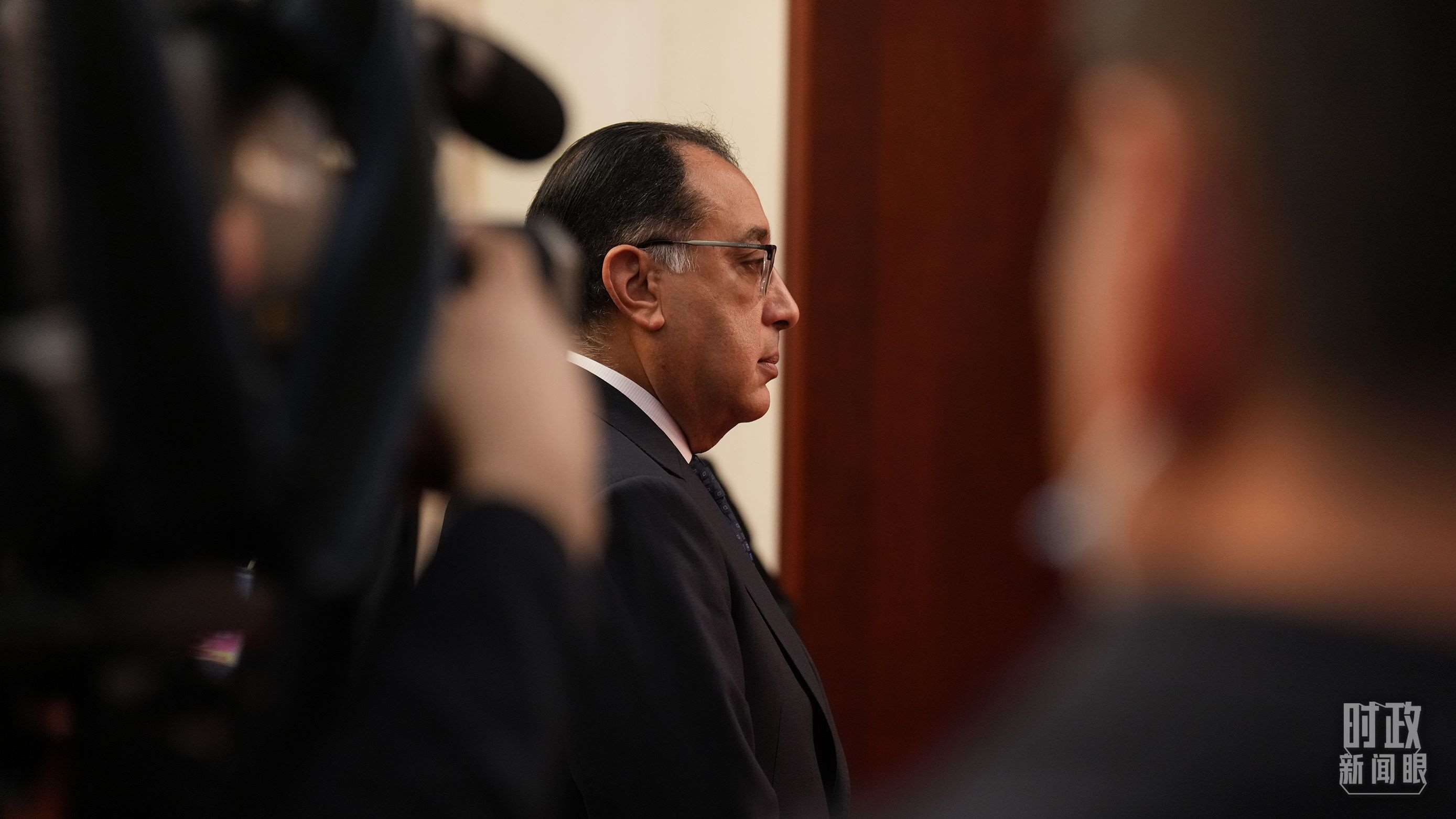 △人民大會(huì)堂，埃及總理馬德布利正在等候會(huì)見開始。（總臺(tái)國(guó)廣記者李晉拍攝）