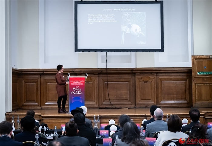 英國旅游達(dá)人瑪麗亞·拉莫爾作來川游歷主題分享。人民網(wǎng) 郭錦標(biāo)攝