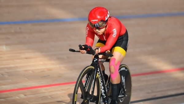 10月23日，杭州第4屆亞殘運會場地自行車女子個人C4-5級3000米追逐賽金牌賽舉行。圖為中國隊選手季子賢在比賽中。圖片來源：杭州亞殘組委會